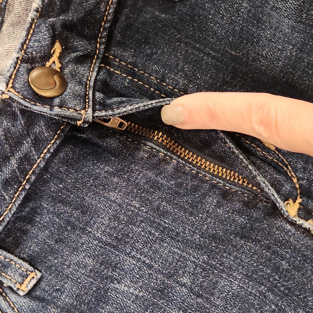 Joe's Jeans Blue Distressed "Kaegan" Skinny Jeans Size 31! - Picture 7 of 10